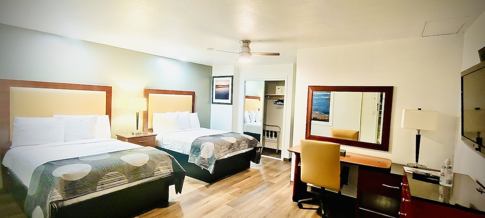 غرفة بسريرين مزدوجين، Oceanside Inn and Suites a Days Inn by Wyndham 3/5