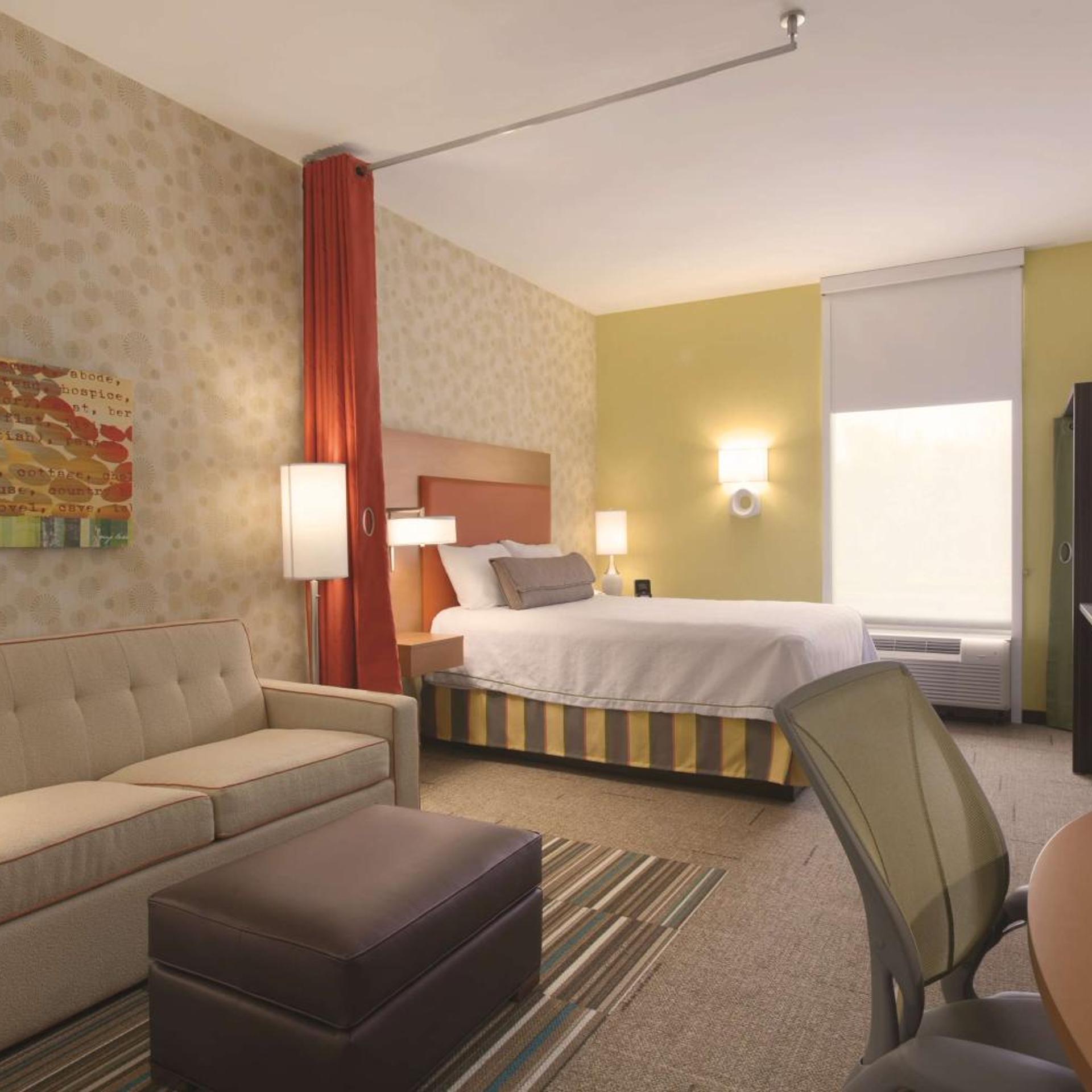 Studio, Queen Bed, Sofa