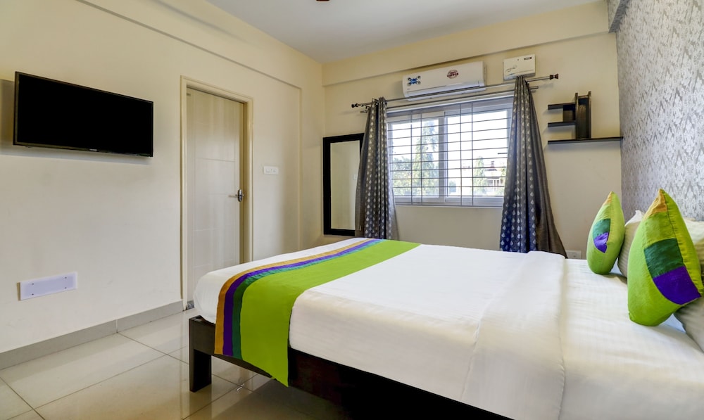 Hotel 12 Degrees West Egl 12/28