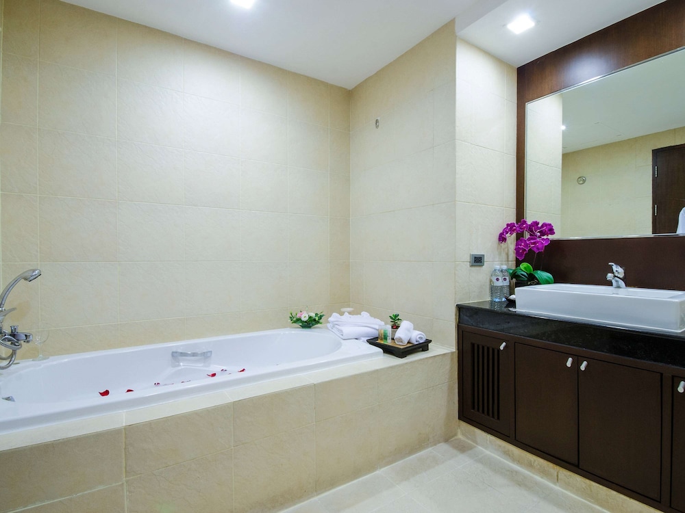Grand Mercure Bangkok Asoke Residence 69/69