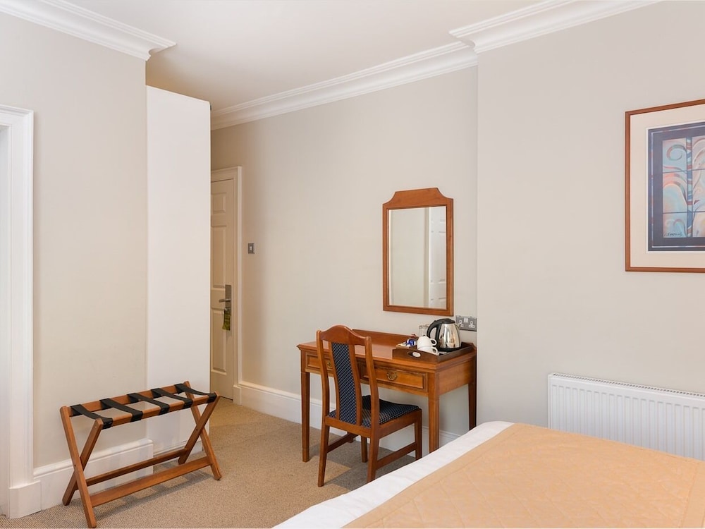 Staunton Hotel 36/65