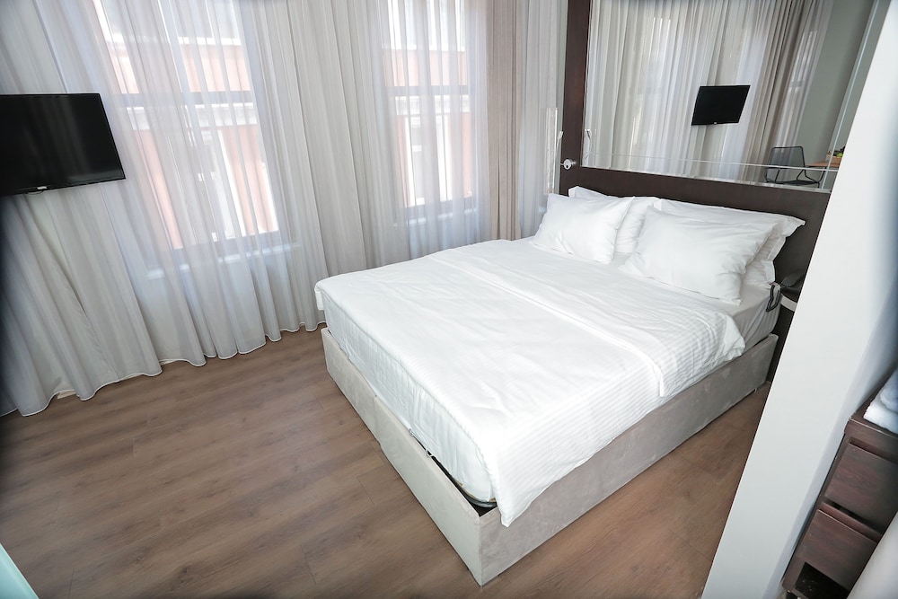 Ferman Pera Hotel 24/65