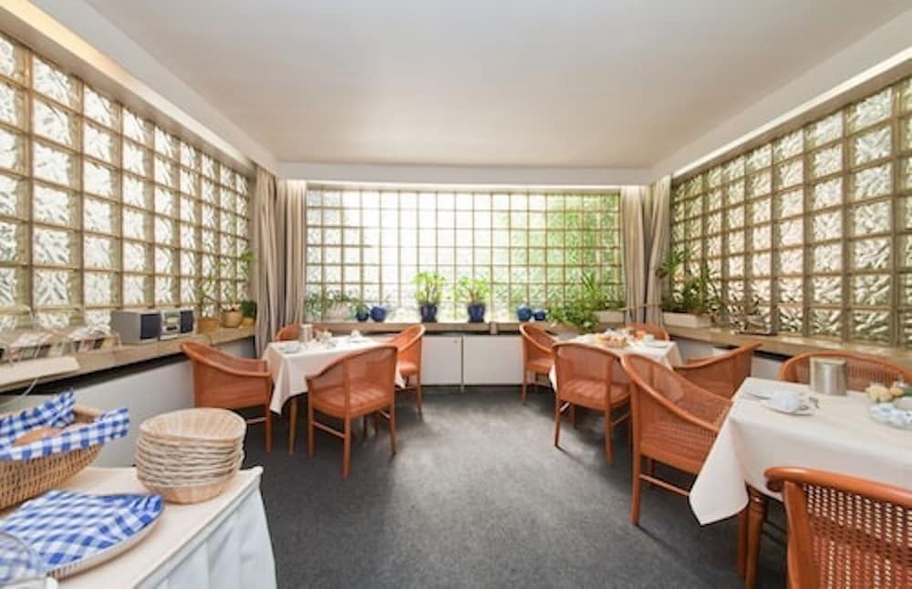 Centrum Hotel Commerz am Bhf Hamburg Altona 39/50