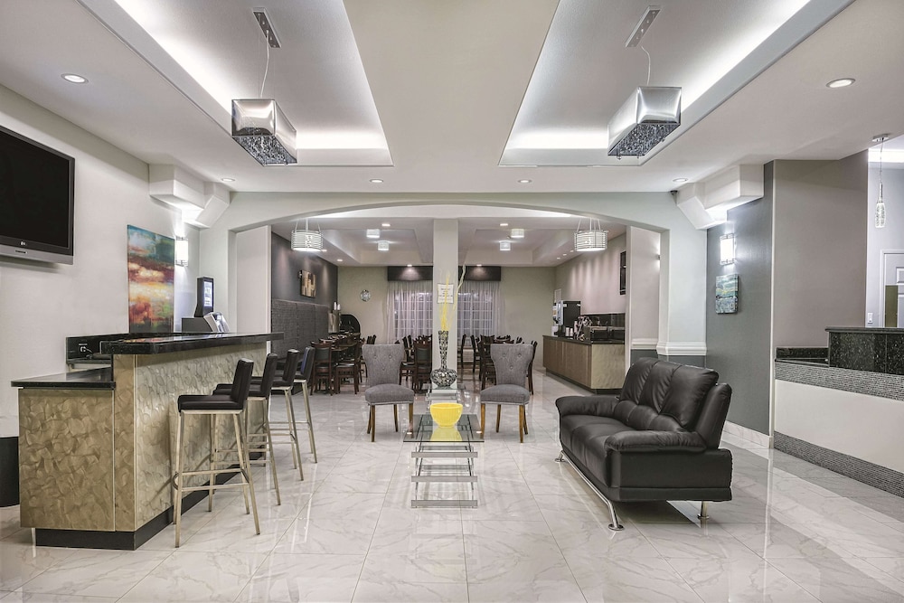 La Quinta Inn And Suites By Wyndham Mercedes 39/61