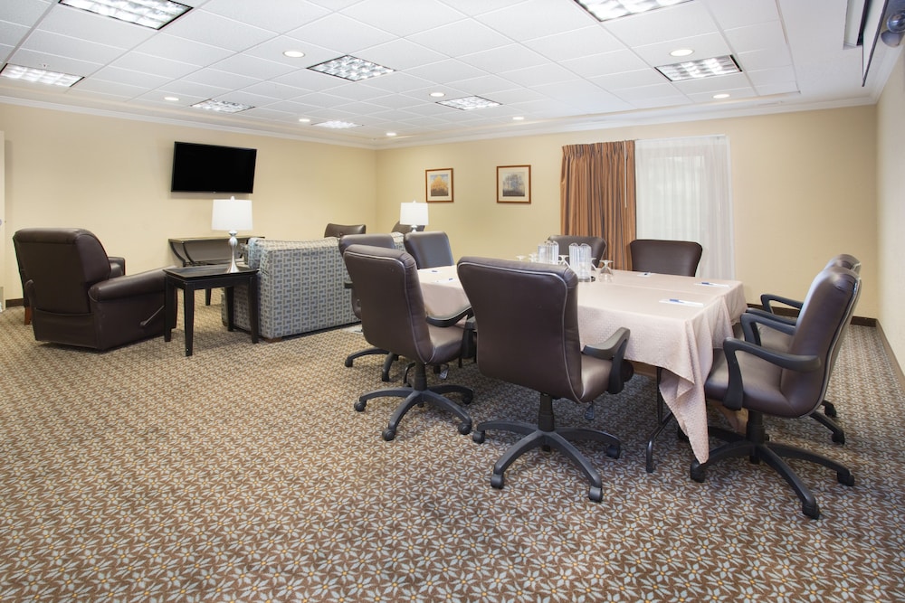 Candlewood Suites Kenosha 34/39