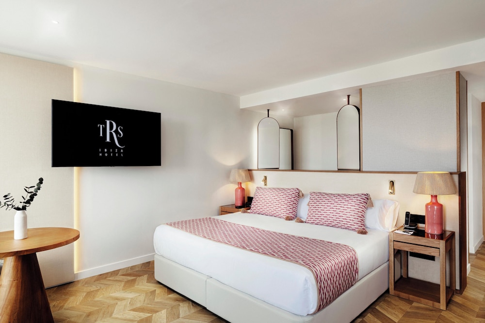 Junior Suite, King Bed, Sofa, Hot Tub, Terrace, Signature Level
