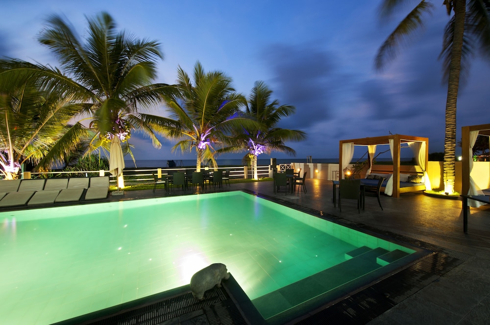 The Beach - All Suite Hotel 48/50