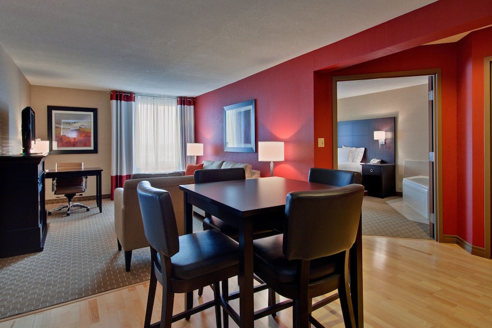 Holiday Inn Express Suites Chatham South 59/75