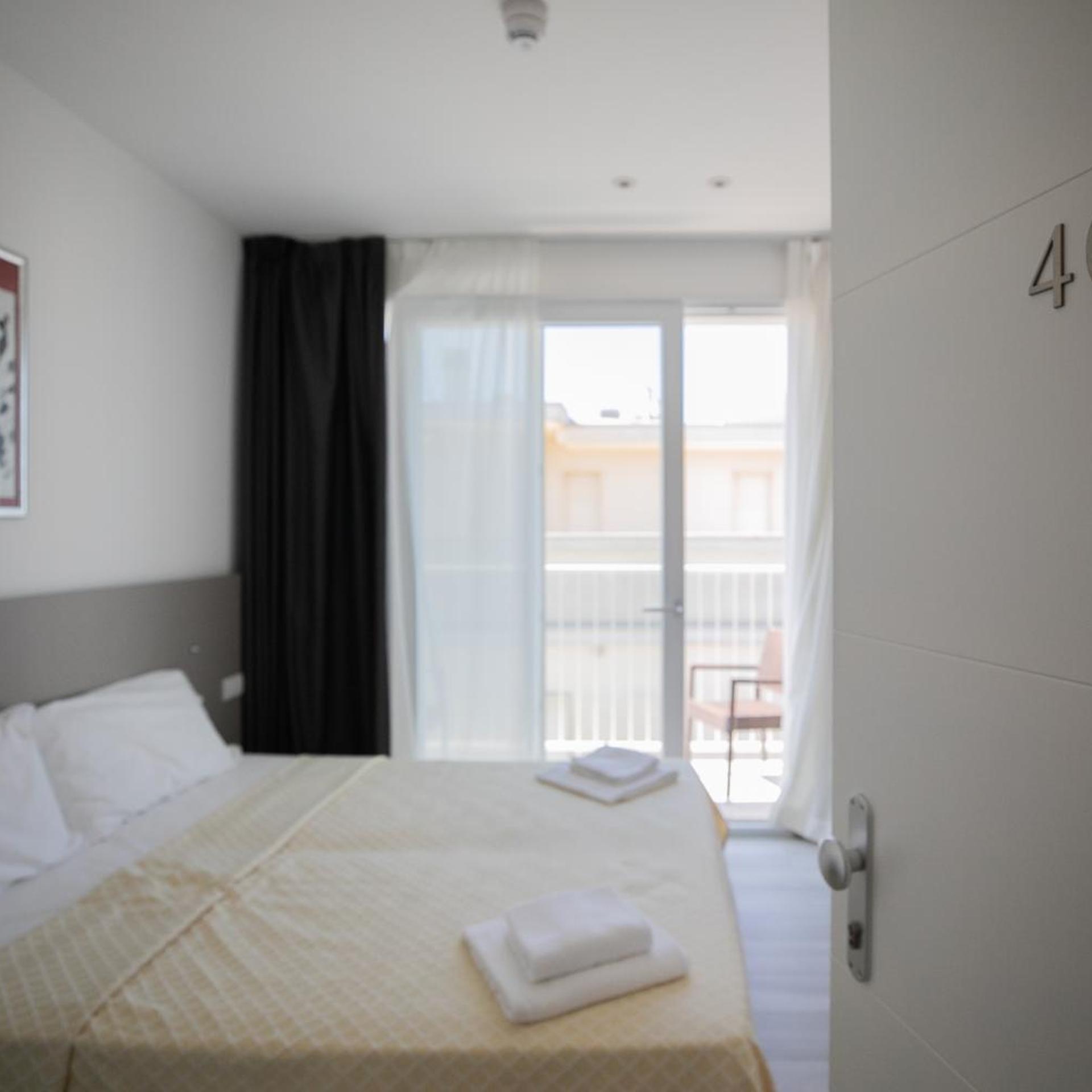 Deluxe, Double Bed, Side Sea View، Hotel Boston 3/10