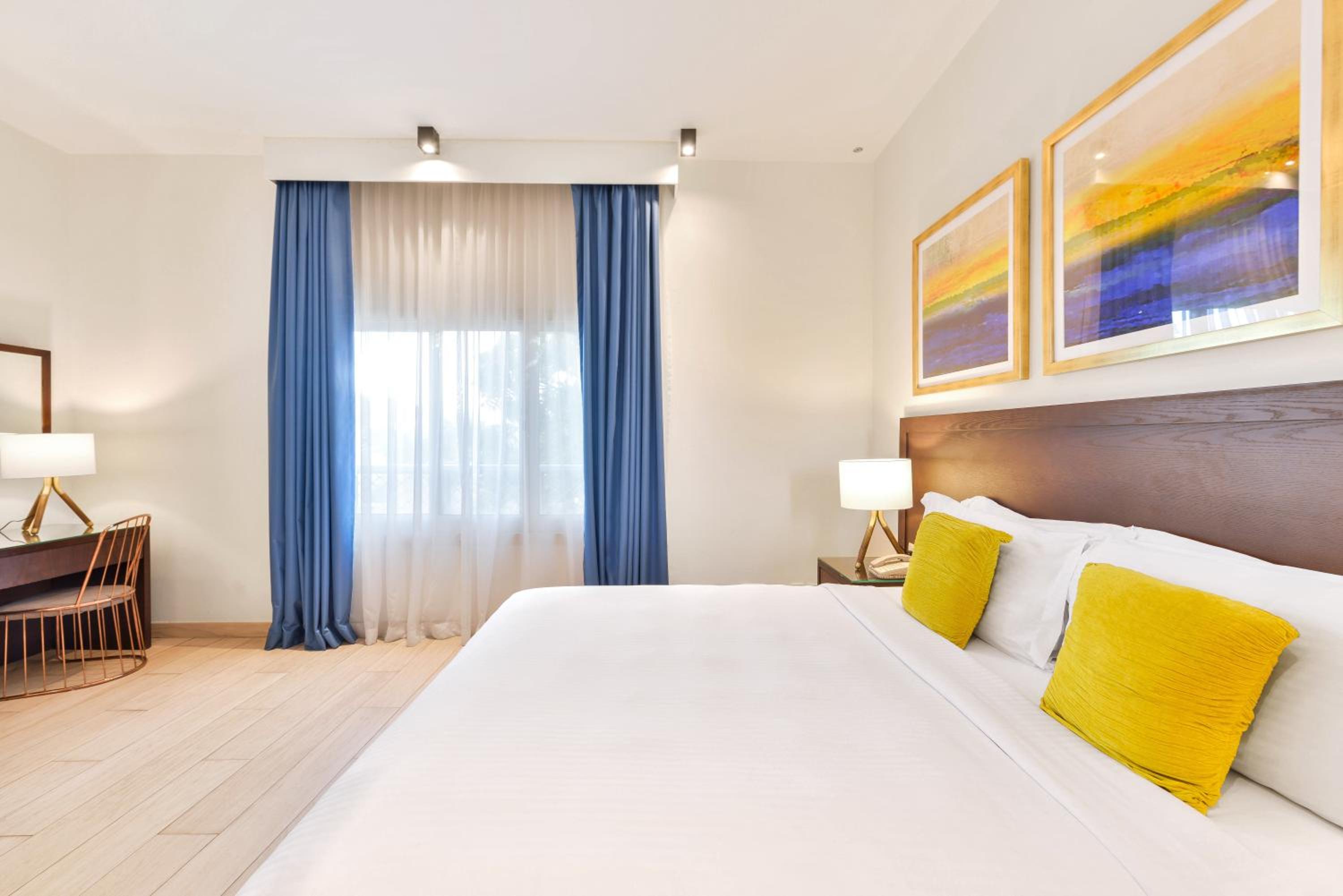 2 Bedrooms, Suite, King Bed, 2 Bathrooms