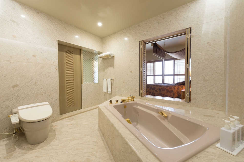 The Southern Links Resort Hotel 32/34