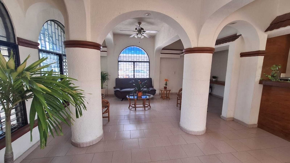 OYO Hotel Rolovi Cancun 42/60