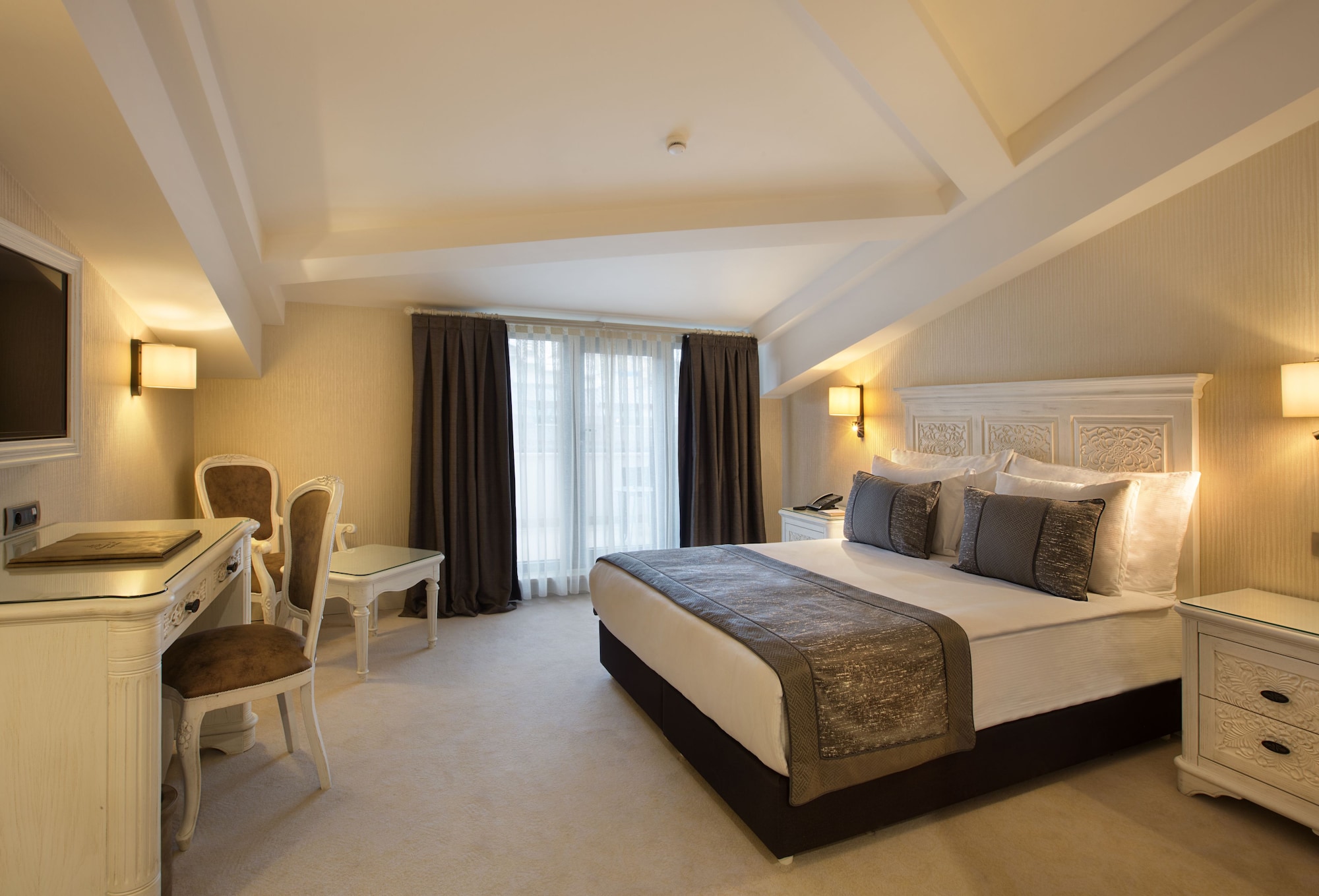 JUNIOR