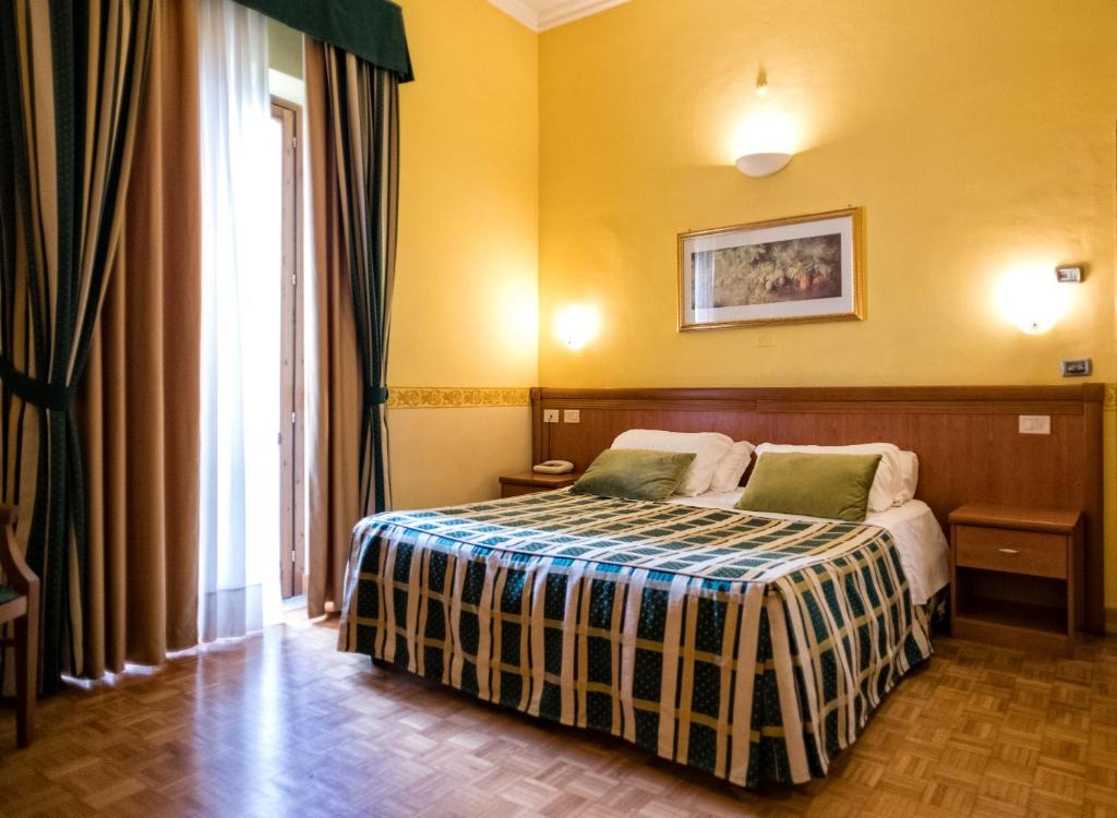 غرفة قياسية مفردة بسرير مزدوج، Grand Hotel Italia 2/2