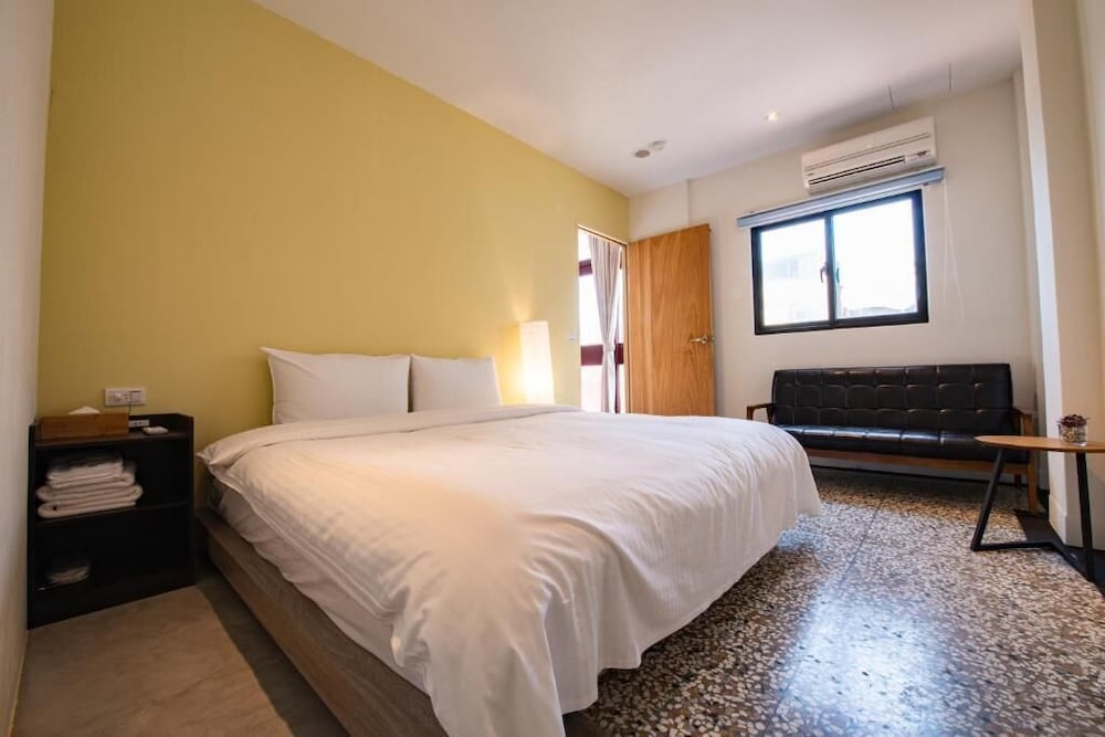 Here B&B 6/34