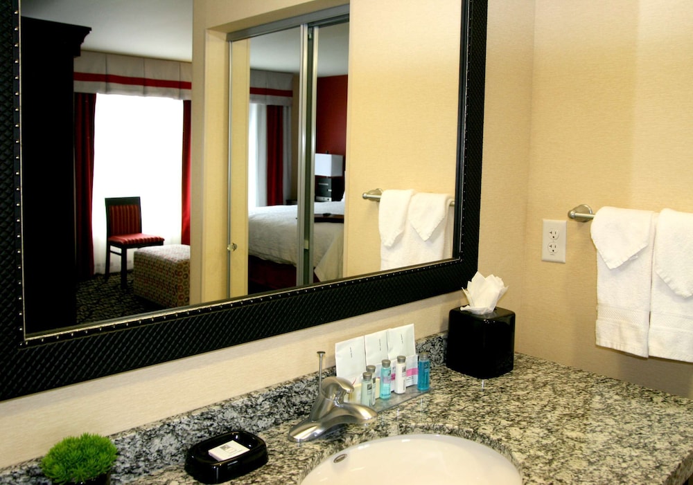 Hampton Inn and Suites Salt Lake City / Univ Foothill Dr UT 30/69