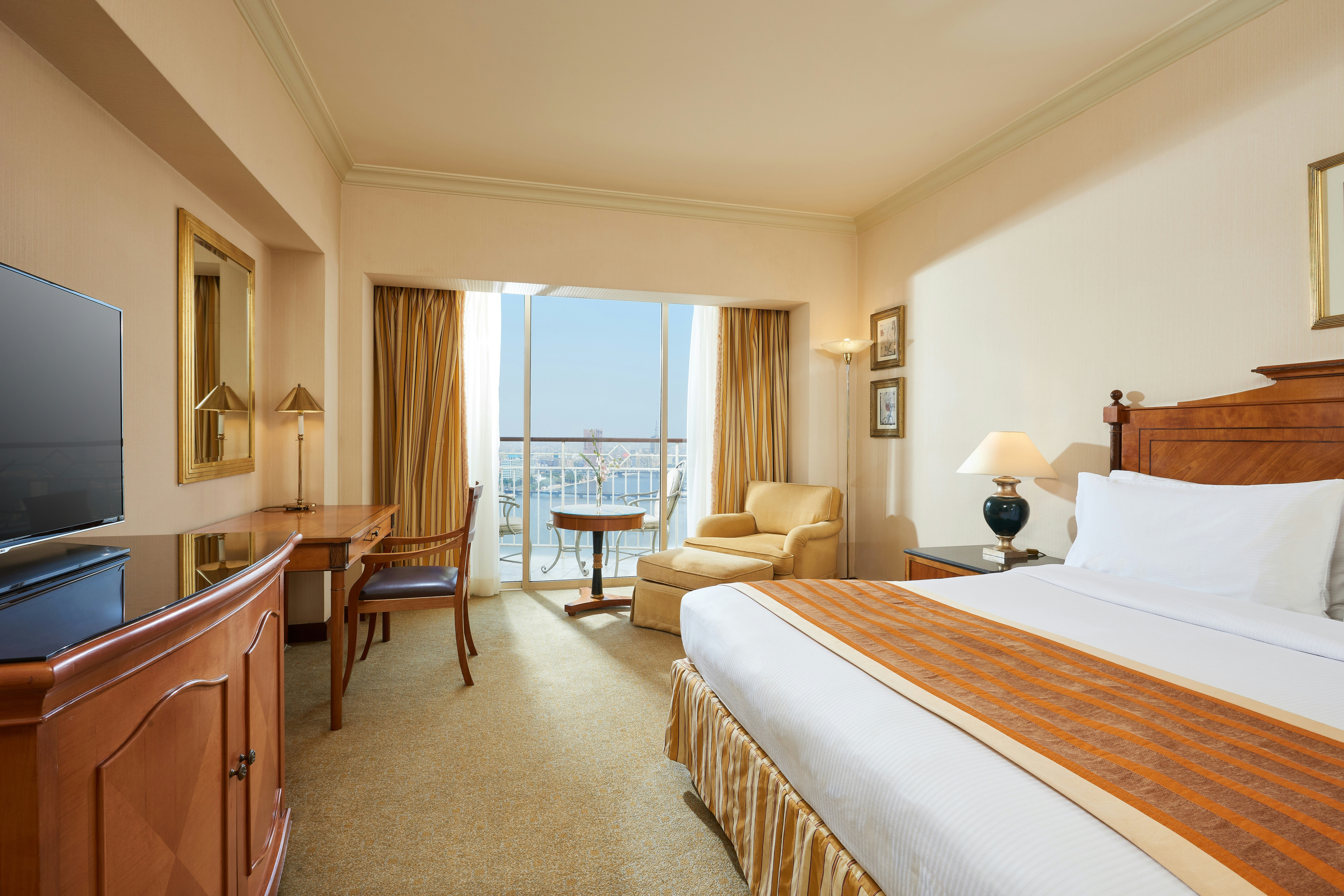 EXECUTIVE, KING BED, RIVER VIEW