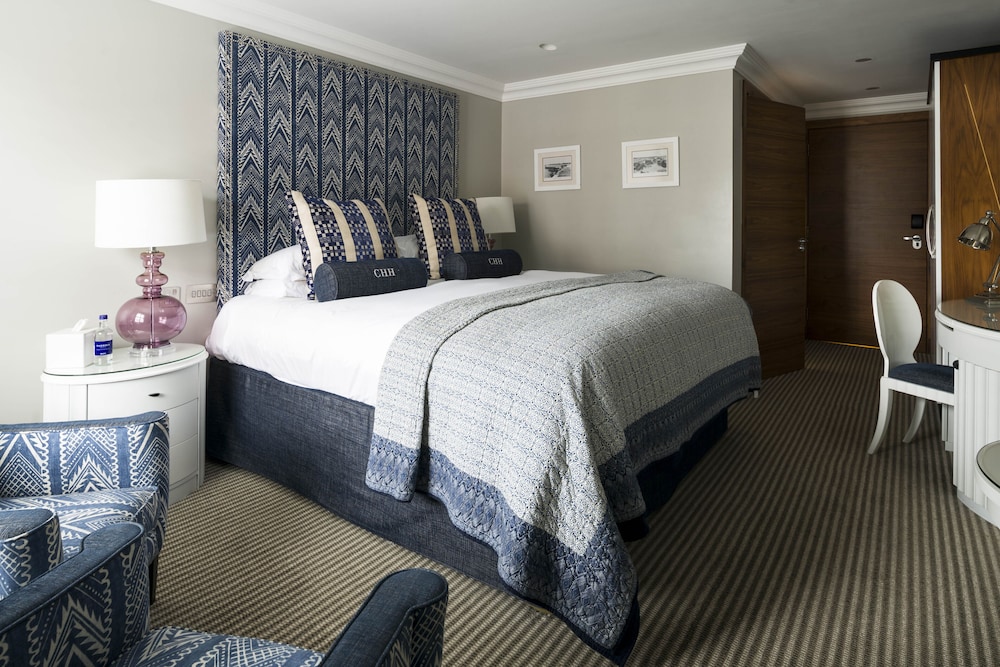 Wet, 1 Double and 1 Single Bed, Accessible, The Christchurch Harbour 2/5
