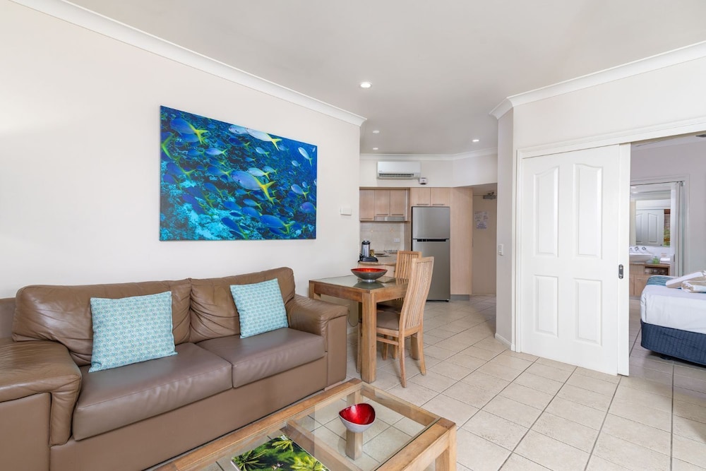 Meridian Port Douglas 44/70