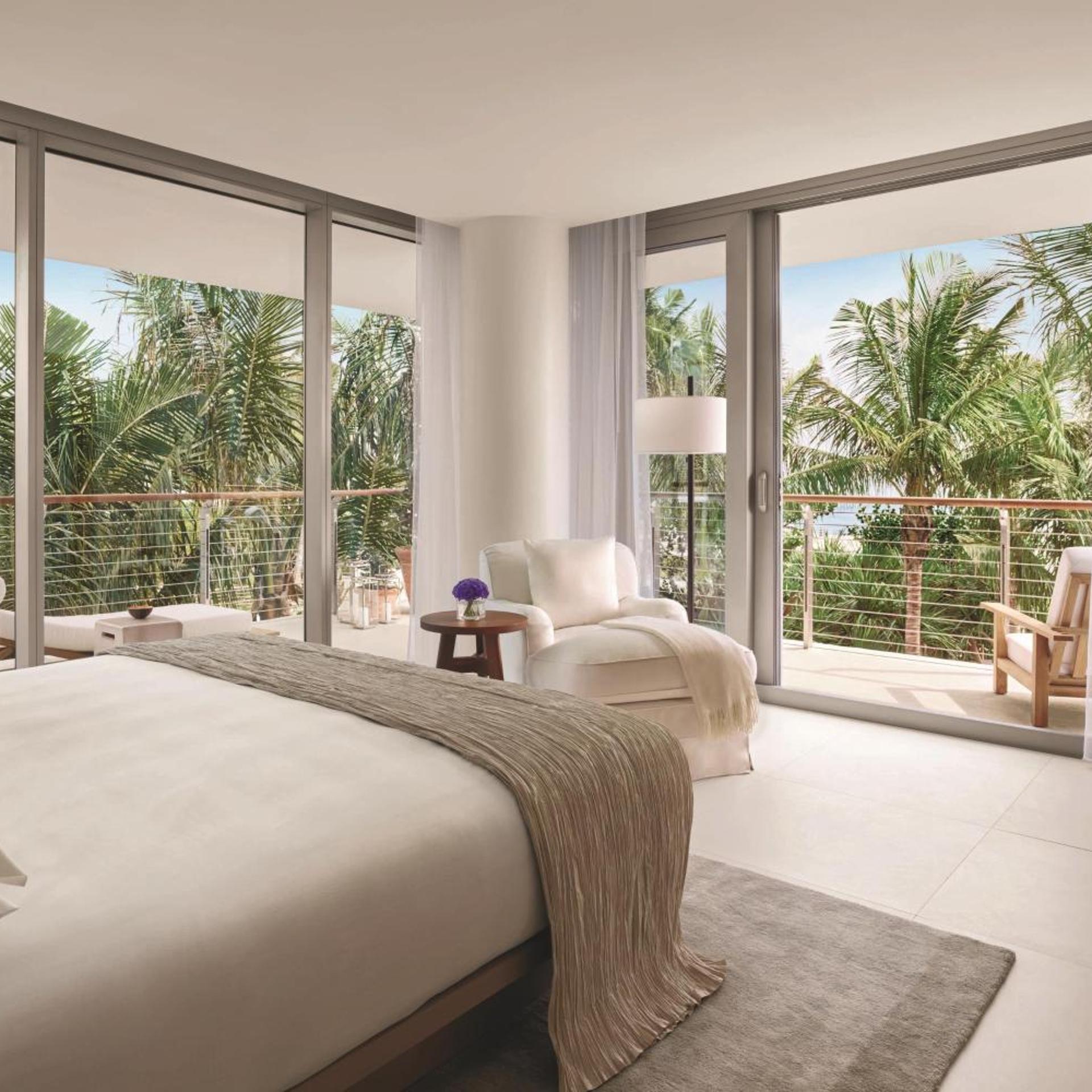 1 Bedroom, Bi Level, Suite, Bungalow, King Bed, Pool View