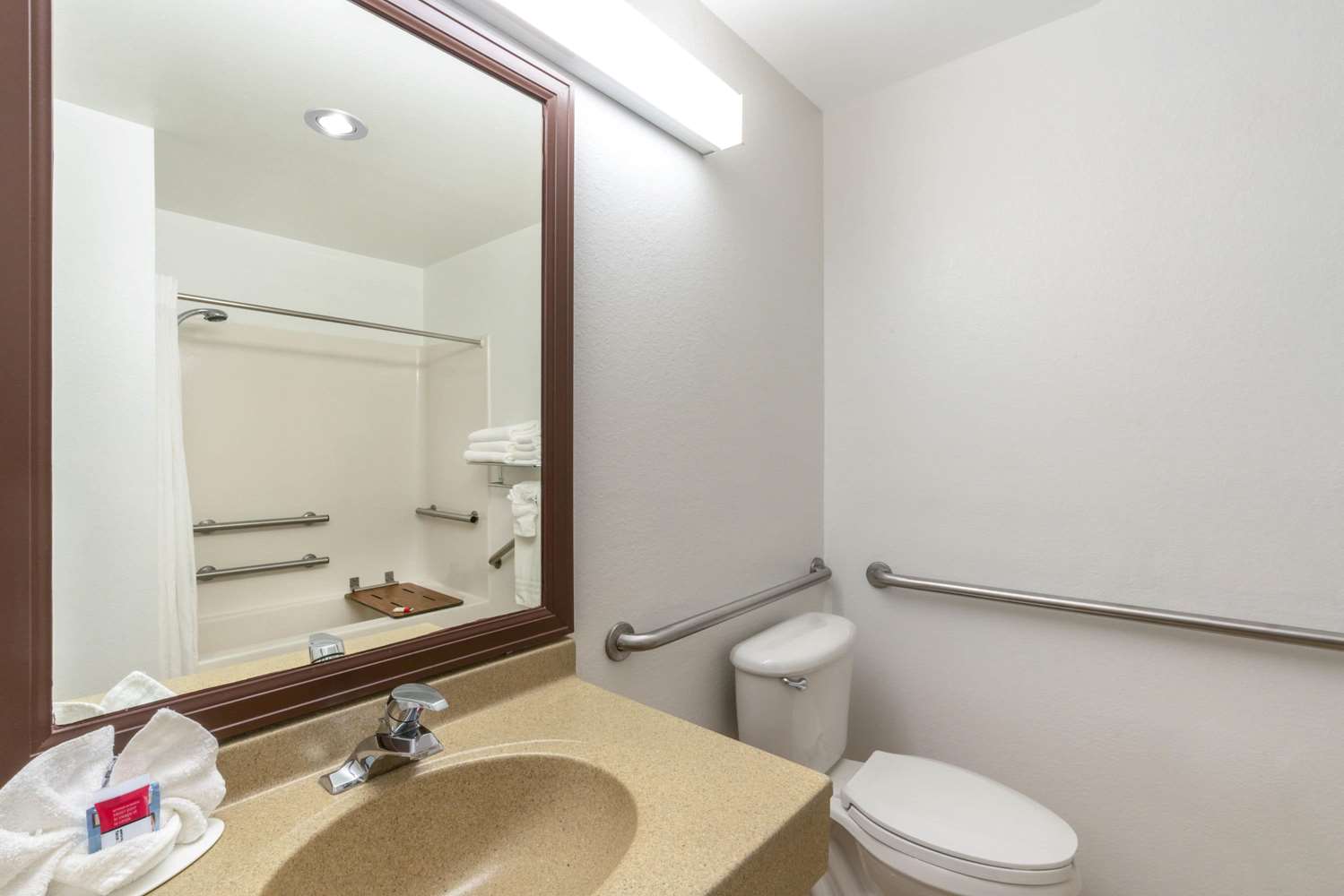 Microtel Inn & Suites by Wyndham Raton 16/21