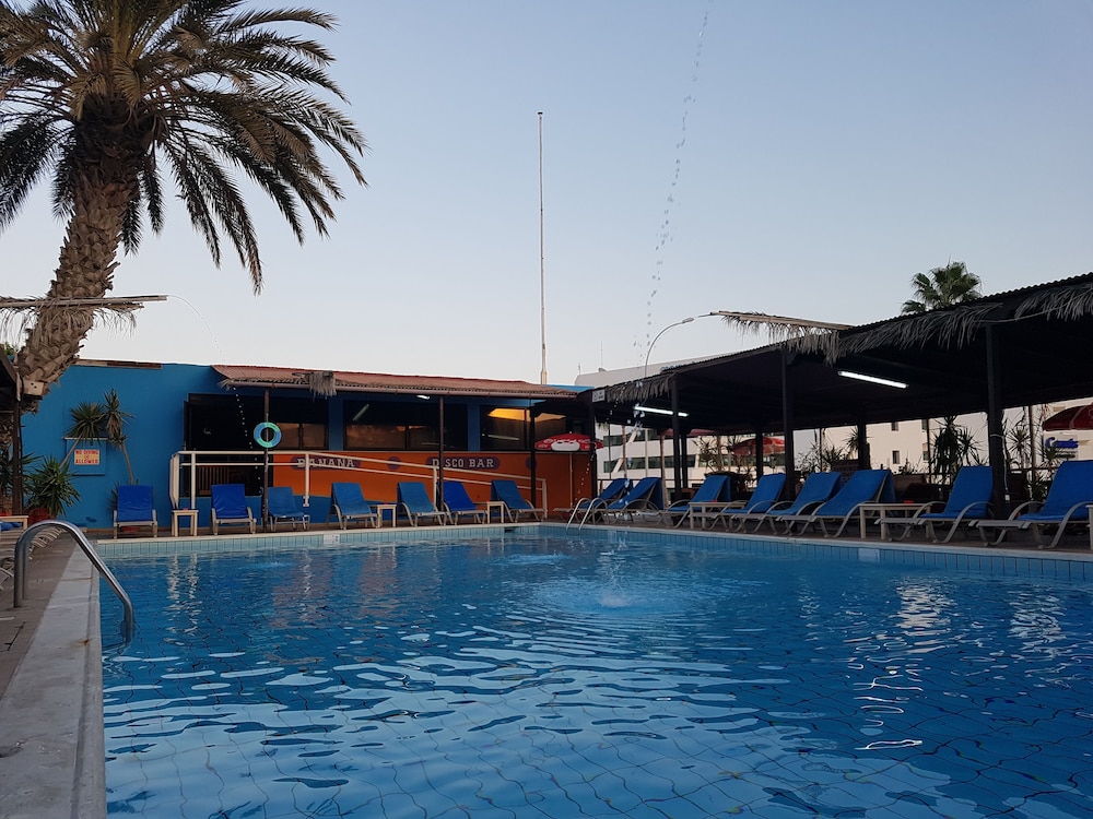 Kkaras Hotel 10/68