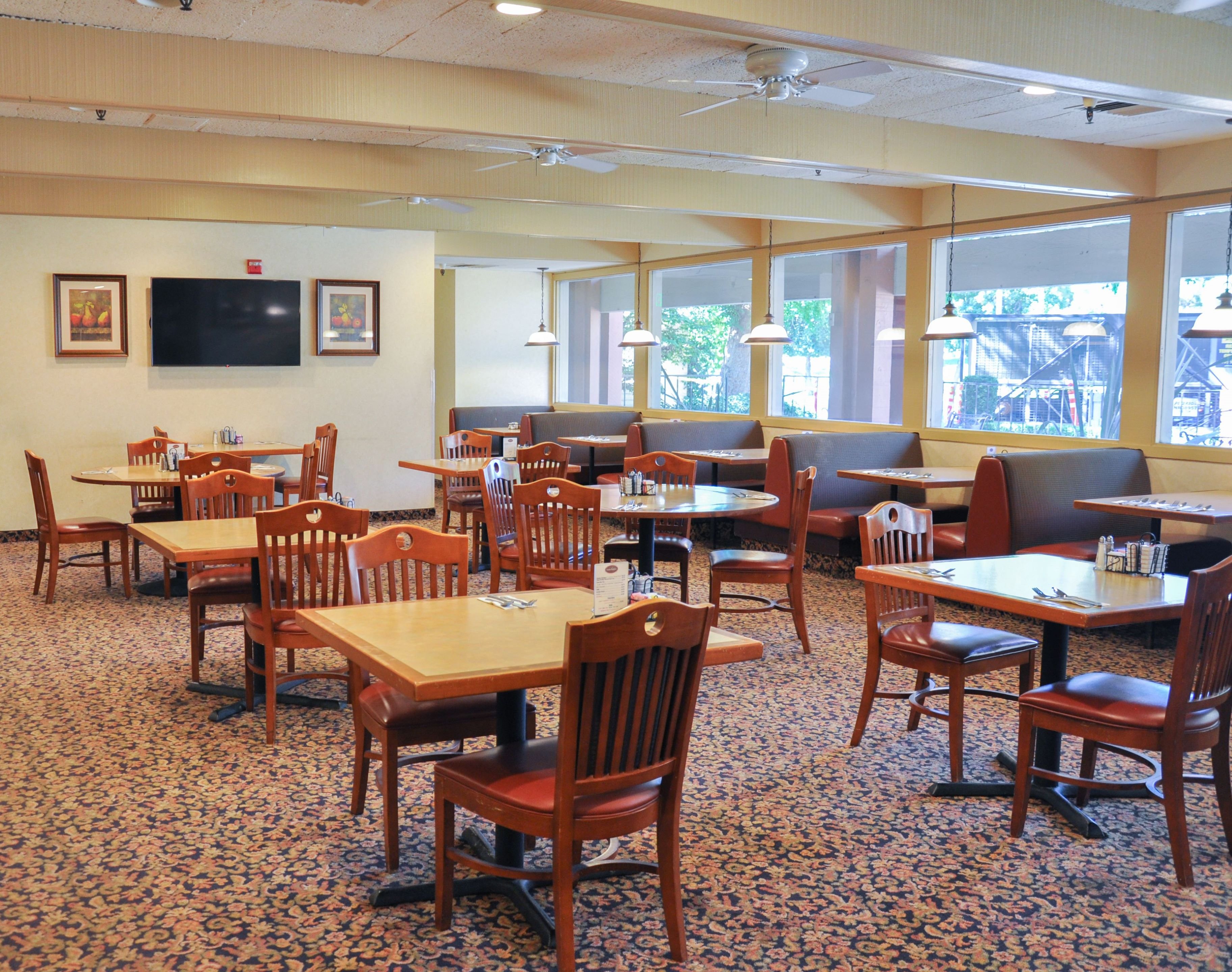 Piccadilly Inn Airport 50/73