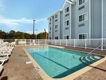 Microtel Inn & Suites by Wyndham Spring Hill/Weeki Wachee 17/30