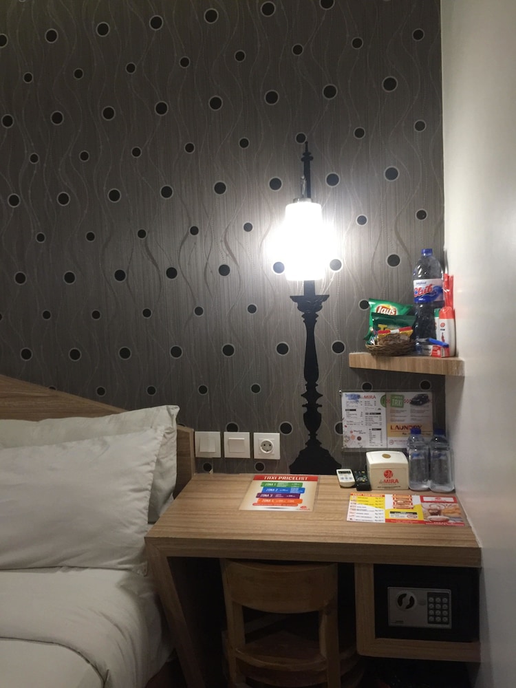 deMira Hotel Gubeng Surabaya 9/26
