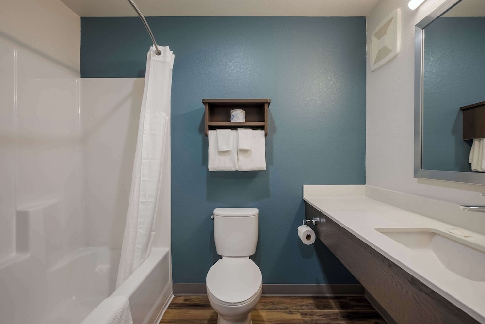 Woodspring Suites Milwaukee - Menomonee Falls 23/27