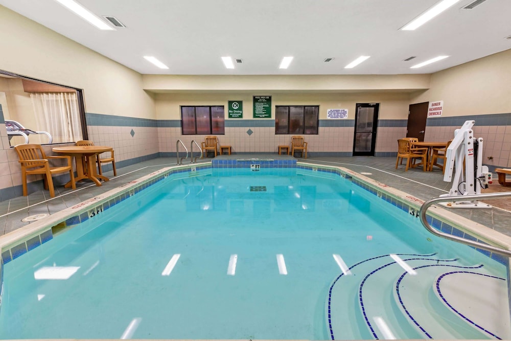 La Quinta Inn & Suites by Wyndham South Bend 32/57