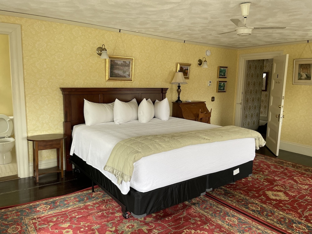 Moseley Cottage Inn and Town Motel 10/50
