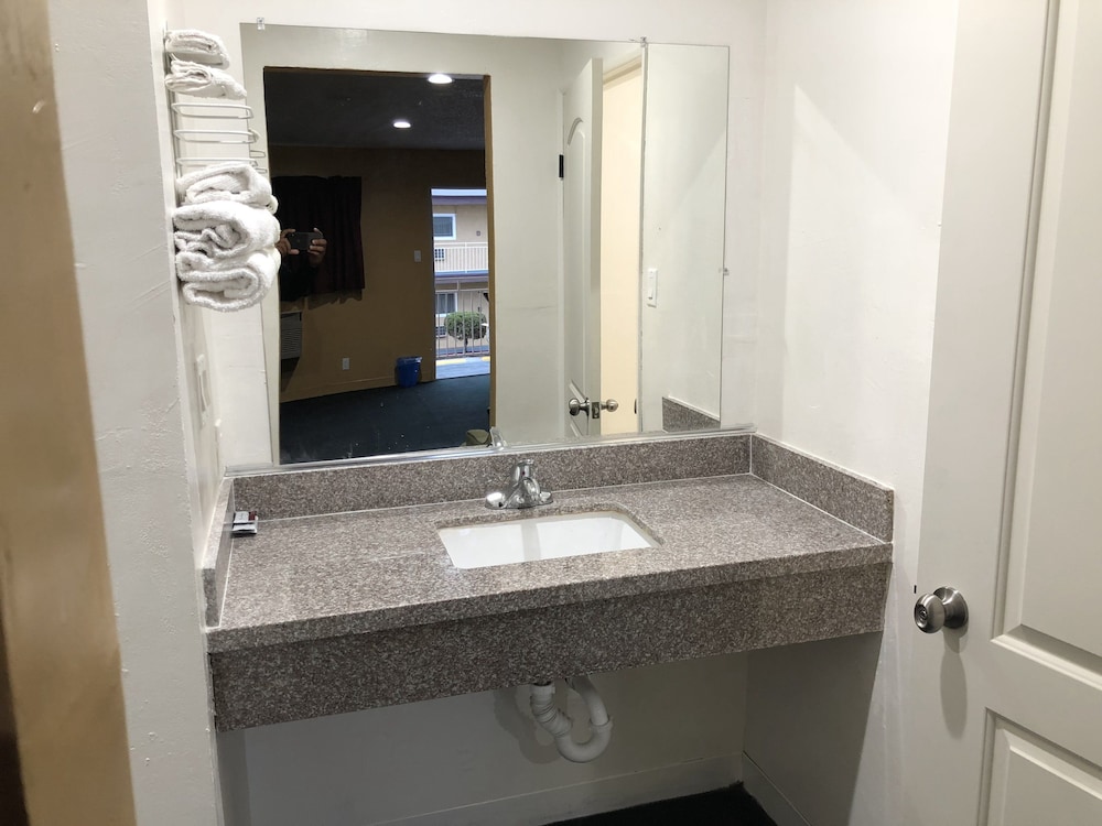 Los Angeles Inn & Suites - Lax 57/58