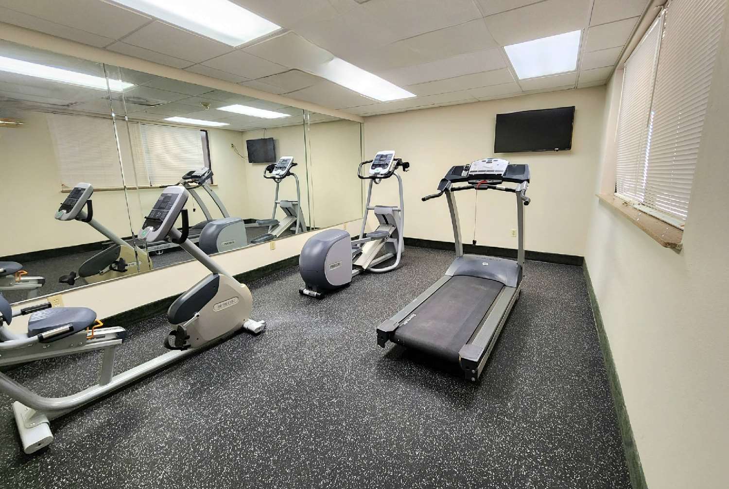 Days Inn & Suites By Wyndham Houston North/Aldine 43/68