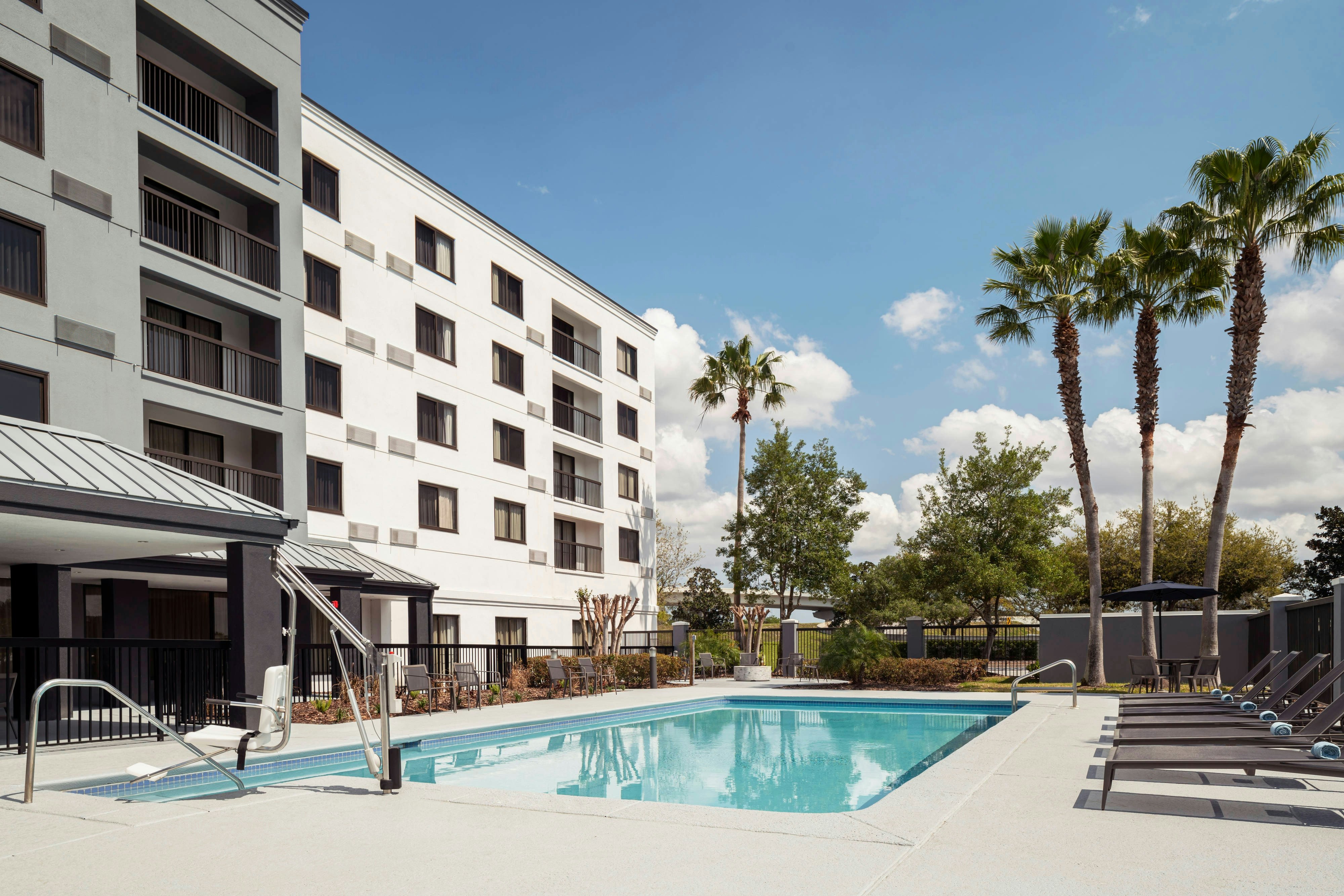 Courtyard By Marriott Butler Boulevard 4/43