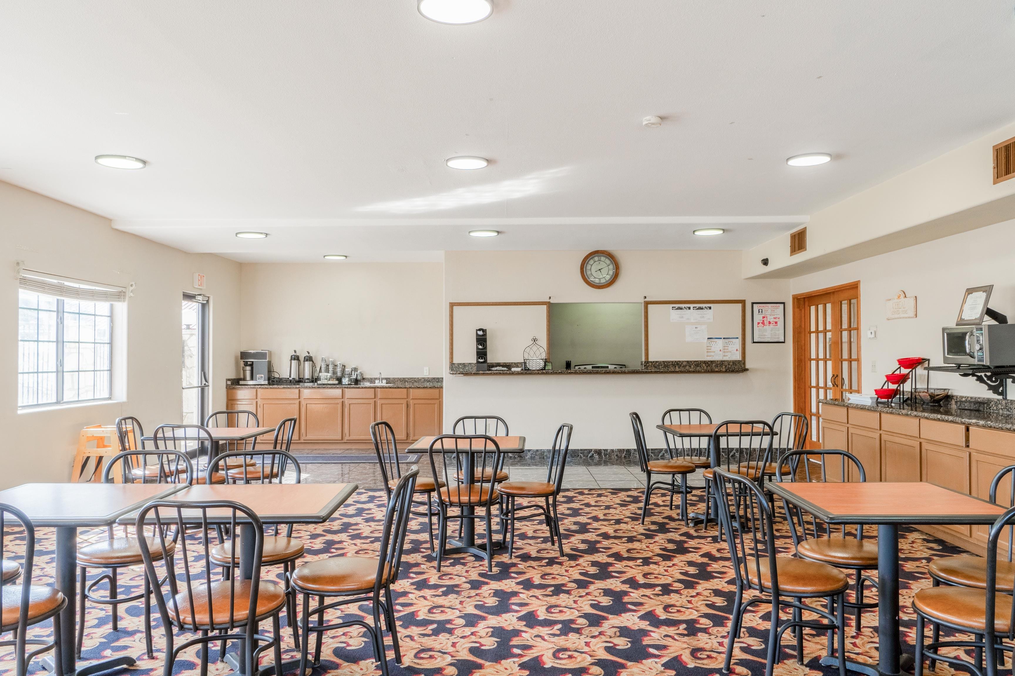 Days Inn & Suites by Wyndham Beeville 29/42