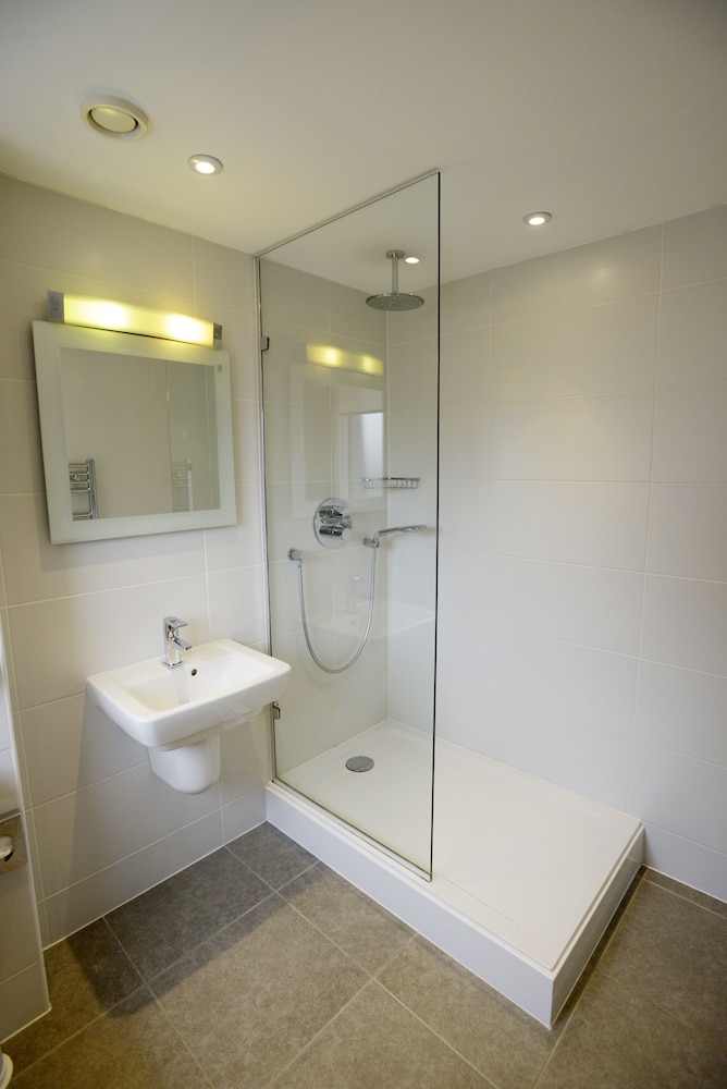 The Lensbury Resort 25/74