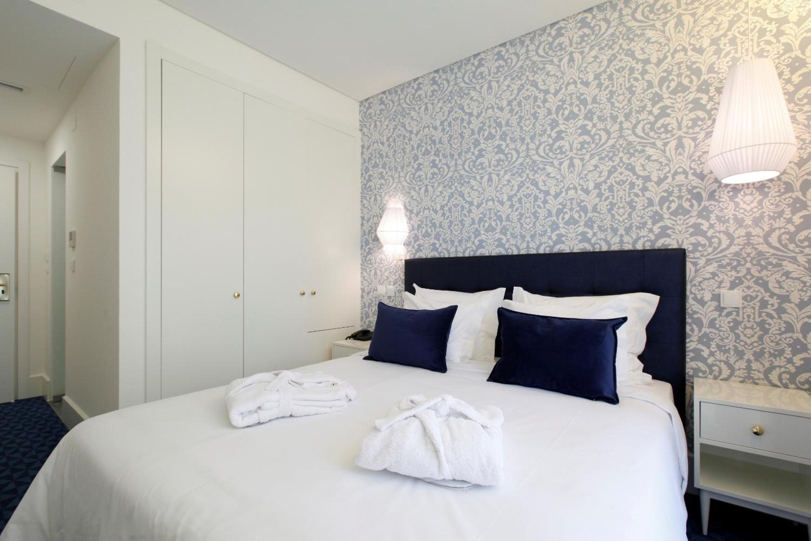 Mini, Double Bed, Street View، Hotel Lis Baixa 4/9