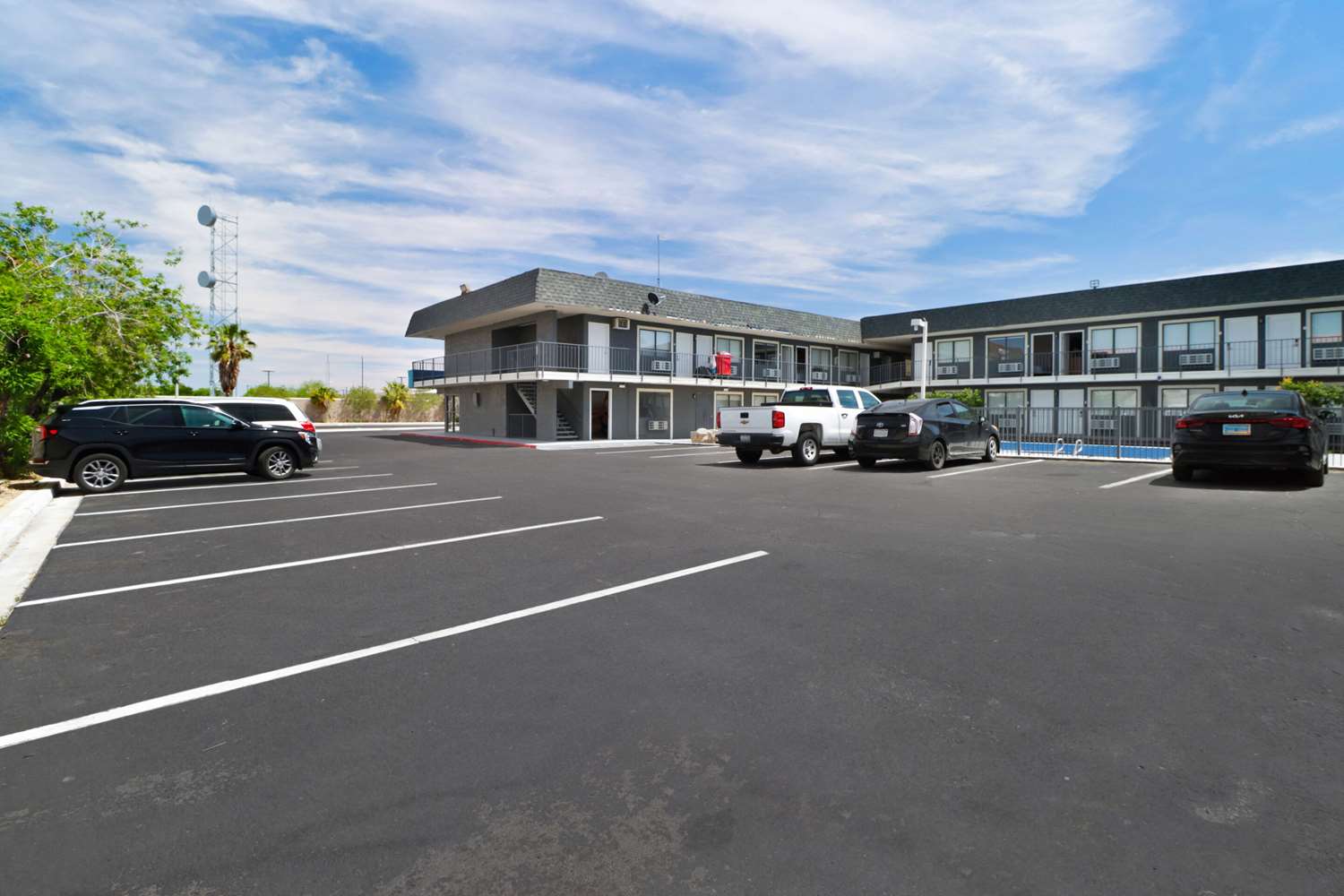 Clarion Pointe Ridgecrest near China Lake Naval Station 14/19