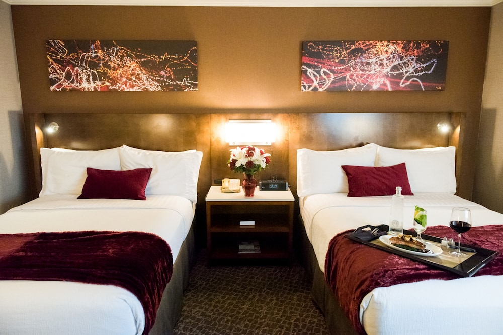 Holiday Inn Long Beach Airport 17/69