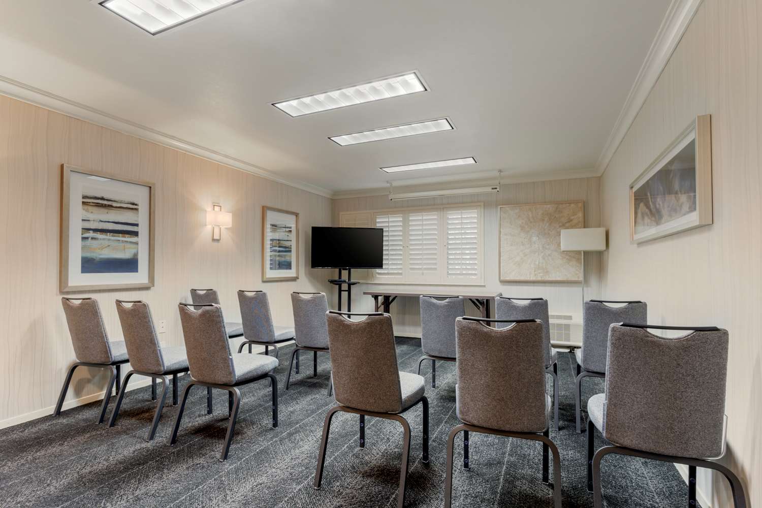 Best Western Plus Novato Oaks Inn 20/28