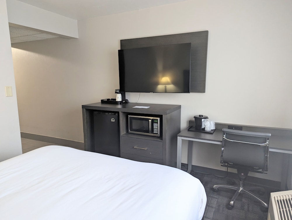 ROOM, QUEEN BED, ACCESSIBLE