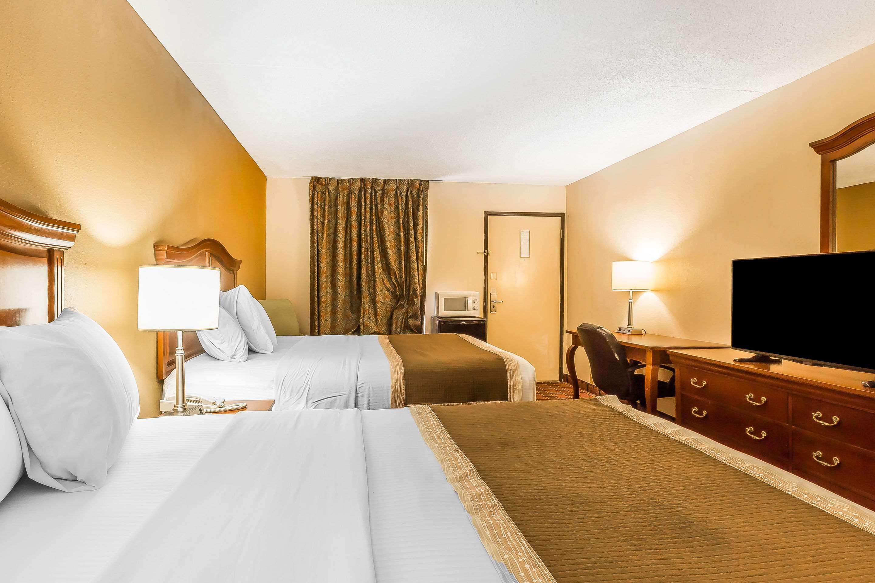 ROOM, 2 QUEEN BEDS, SMOKING