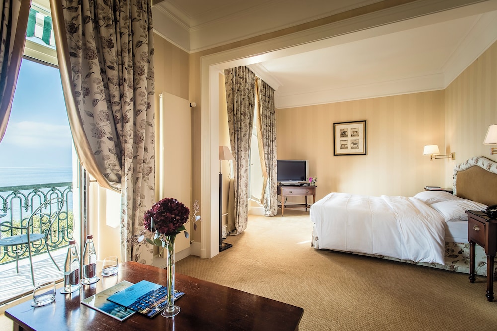 Lake, Junior Suite, 1 King and 1 Single Beds