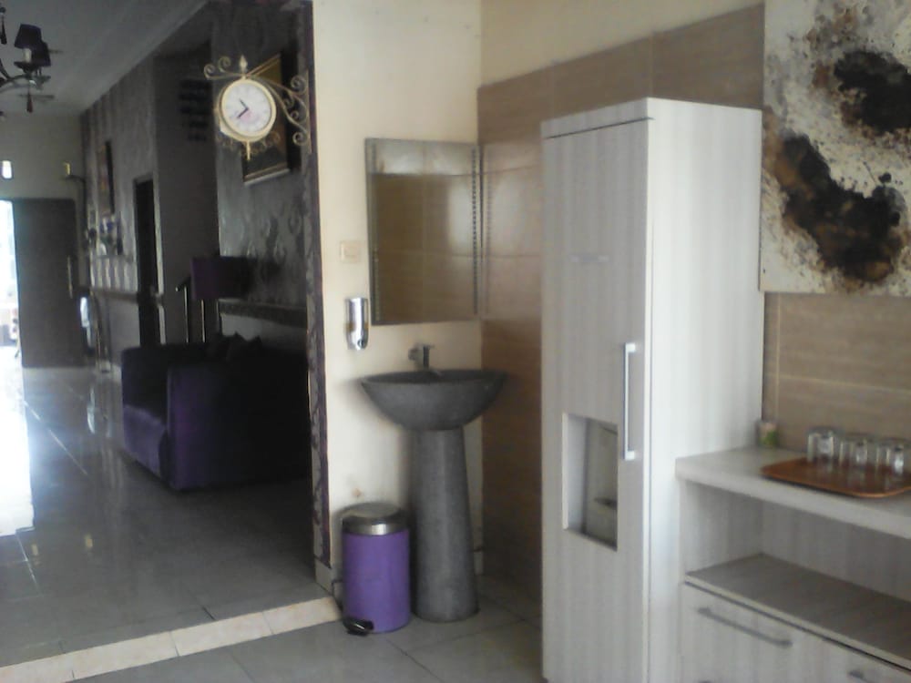Griya Nendra Hotel 12/50