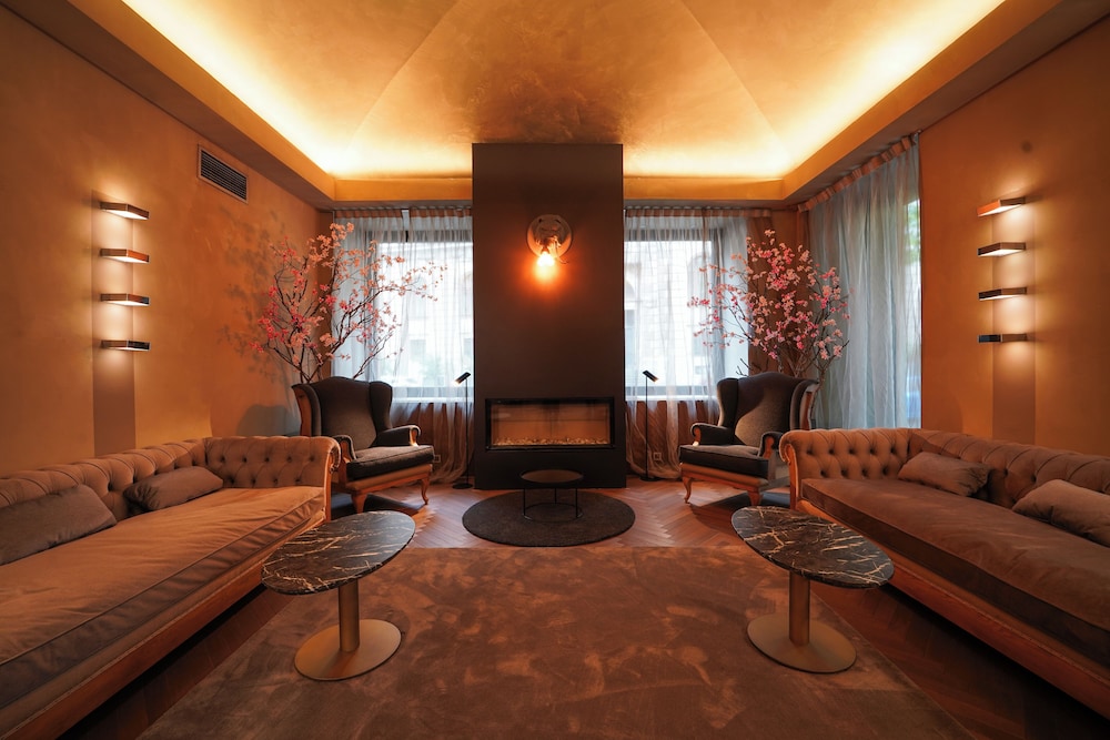 987 Prague Hotel 40/56