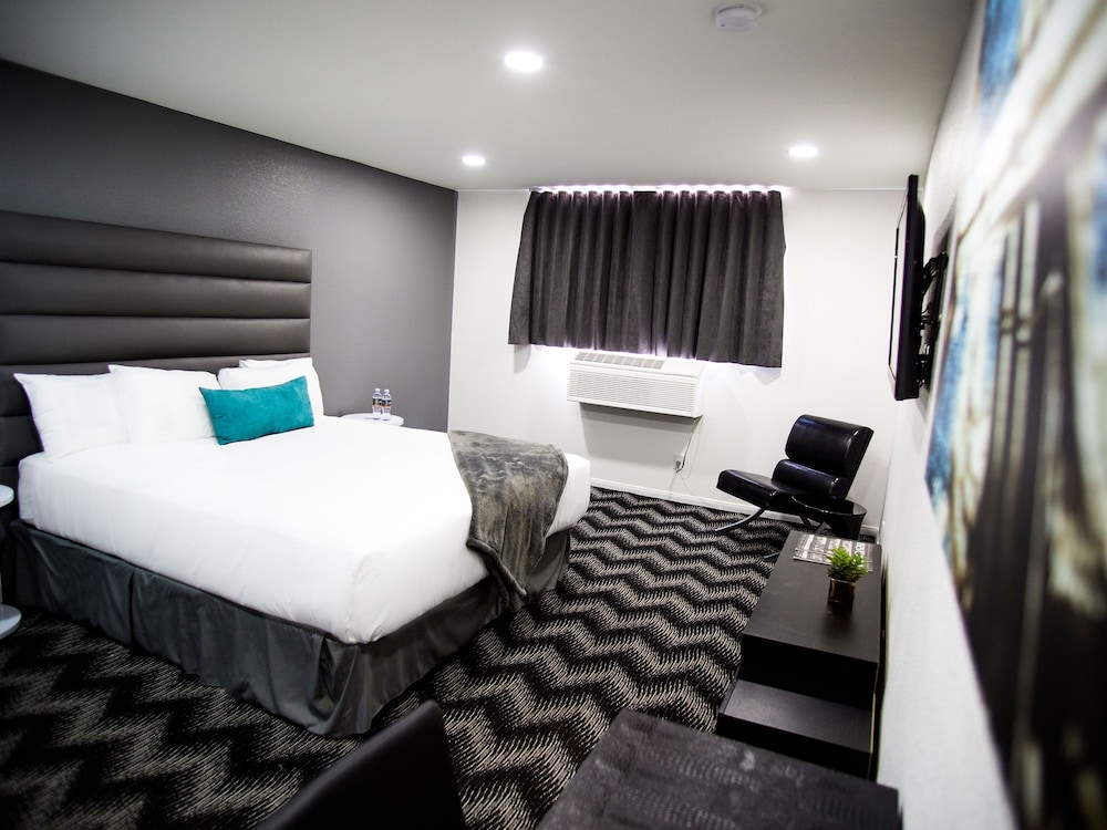 STANDARD, KING BED, KITCHENETTE
