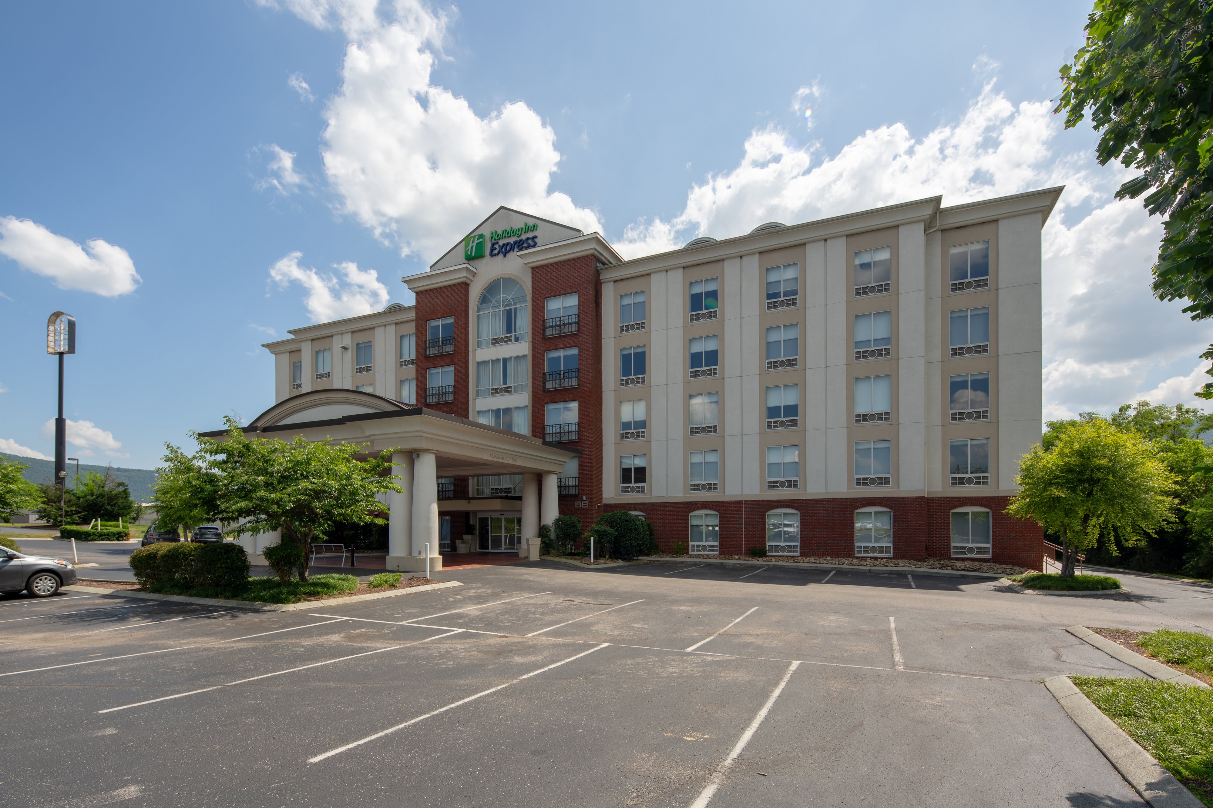 Holiday Inn Express Hotel And Suites Chattanooga At Lookout Mtn Tn 44/47