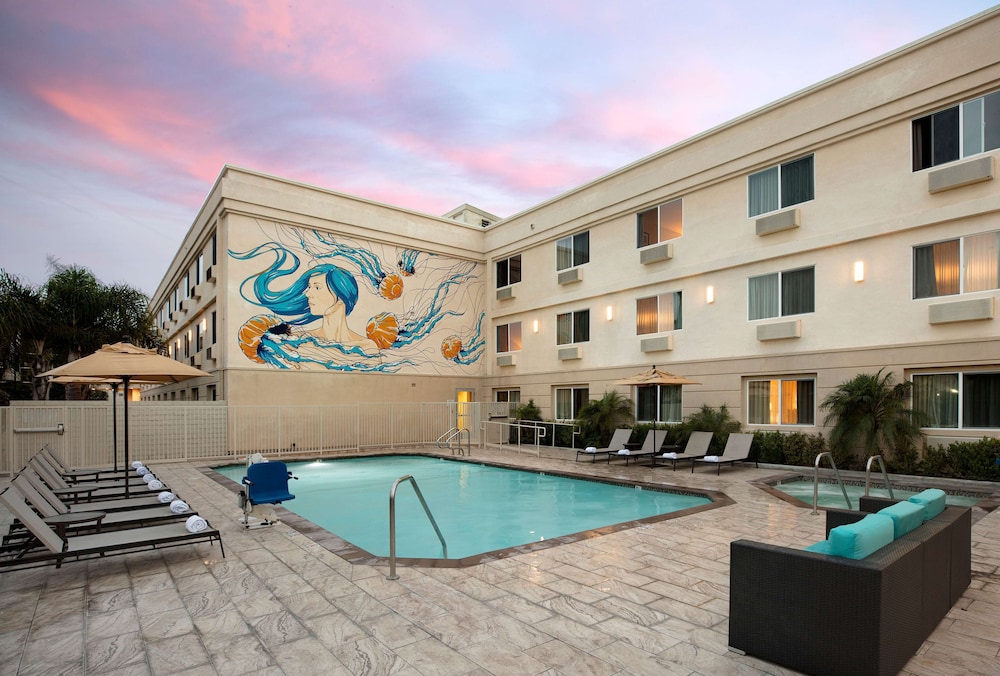 Redondo Beach Hotel Tapestry Collection By Hilton 5/76