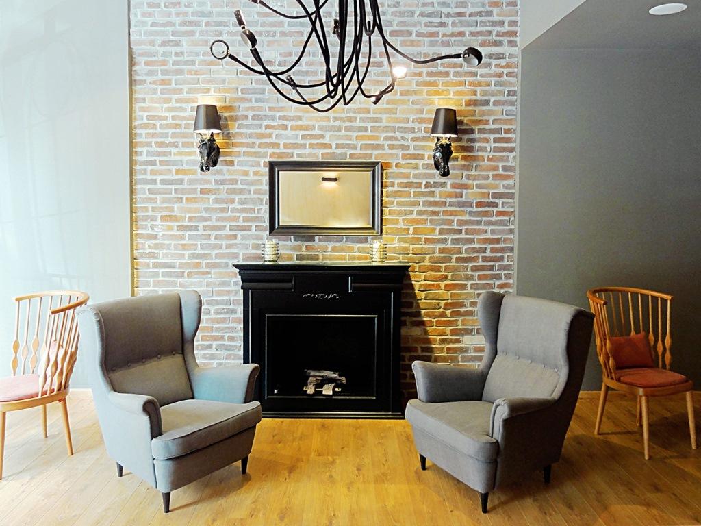 AKIN SUITES 18/24